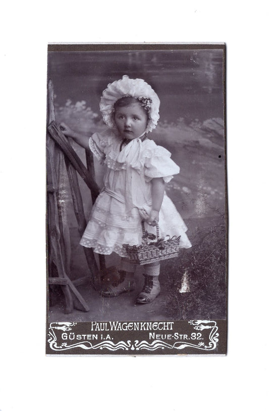 Fotografie Niedliches kleines Mädchen - Güsten 1900er