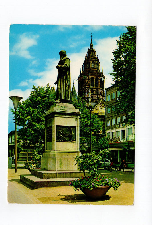 Ansichtskarte Mainz / Gutenberg-Denkmal und Dom