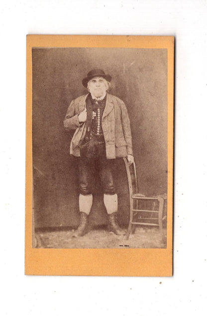 Fotografie Feiner Herr in Tracht - unbekannter Ort um 1870