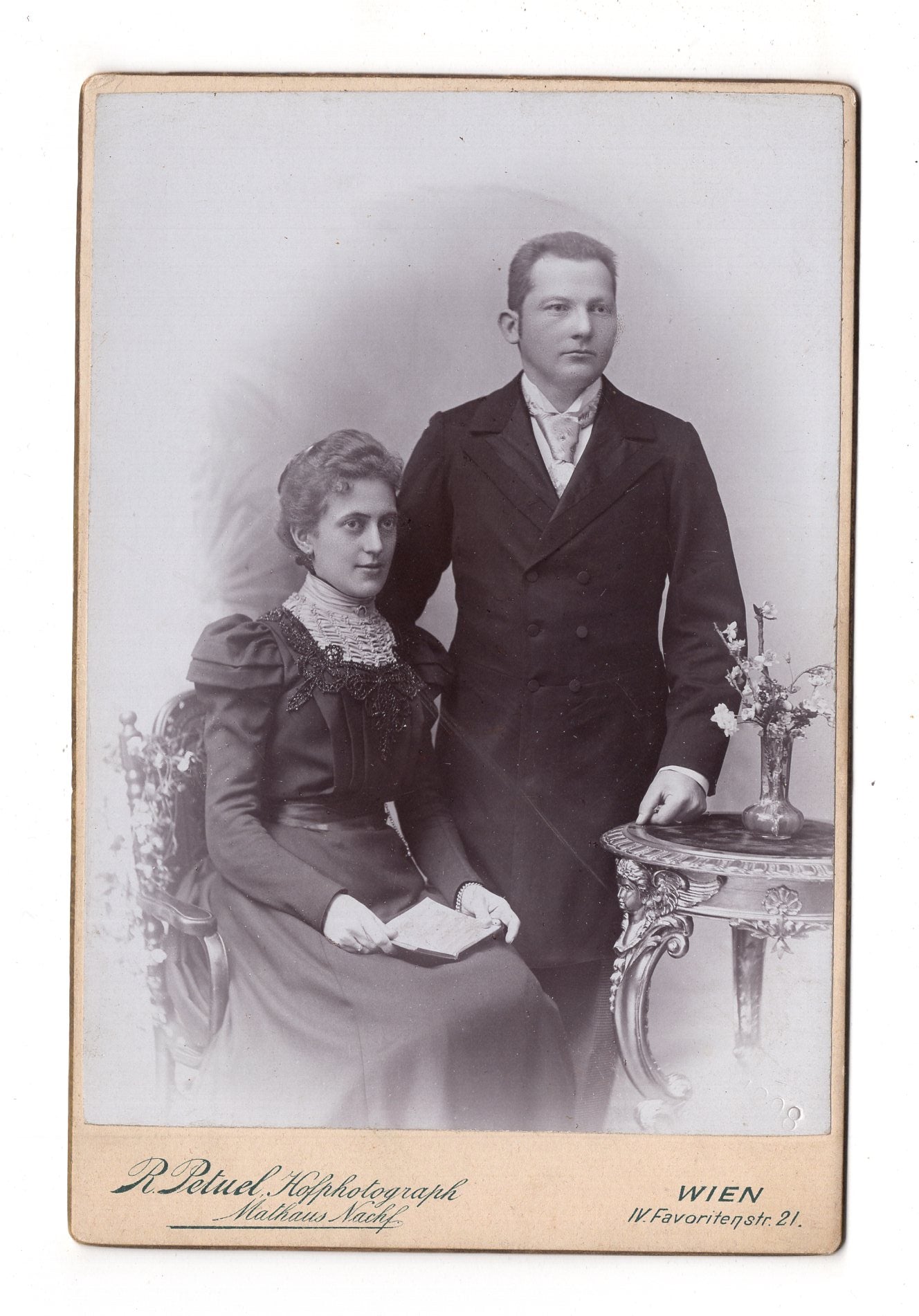 Fotografie Feines Paar mit Widmung - Wien 1898 / CAB X-27