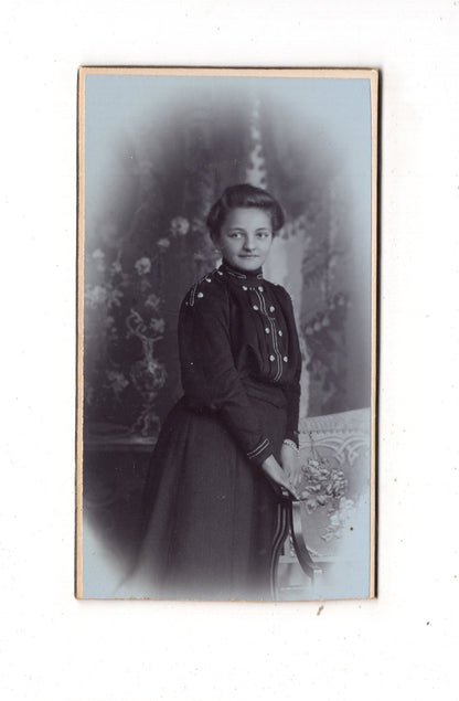 Fotografie Feines junges Mädchen - unbekannter Ort um 1910 / CDV N1-02