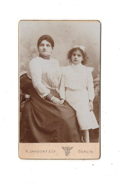 Fotografie Feine Dame mit Mädchen - Berlin 1903