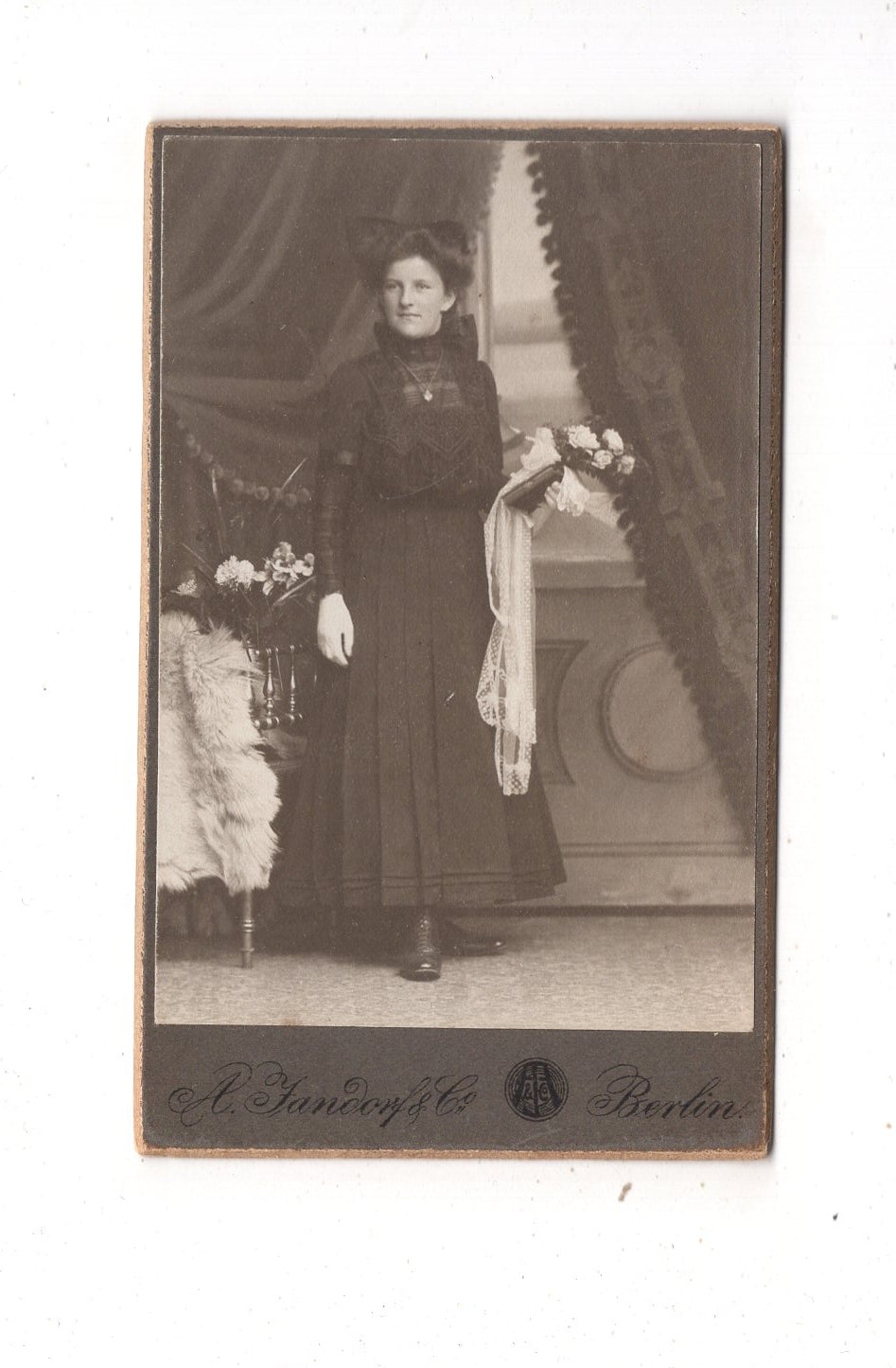 Fotografie Feines junges Mädchen - Berlin um 1910 / CDV N1-02