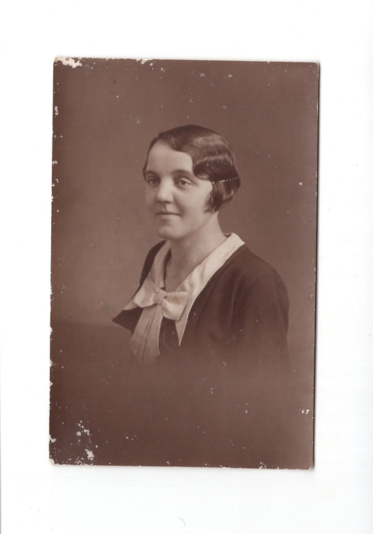 Ansichtskarte Damenportrait / Junge Frau