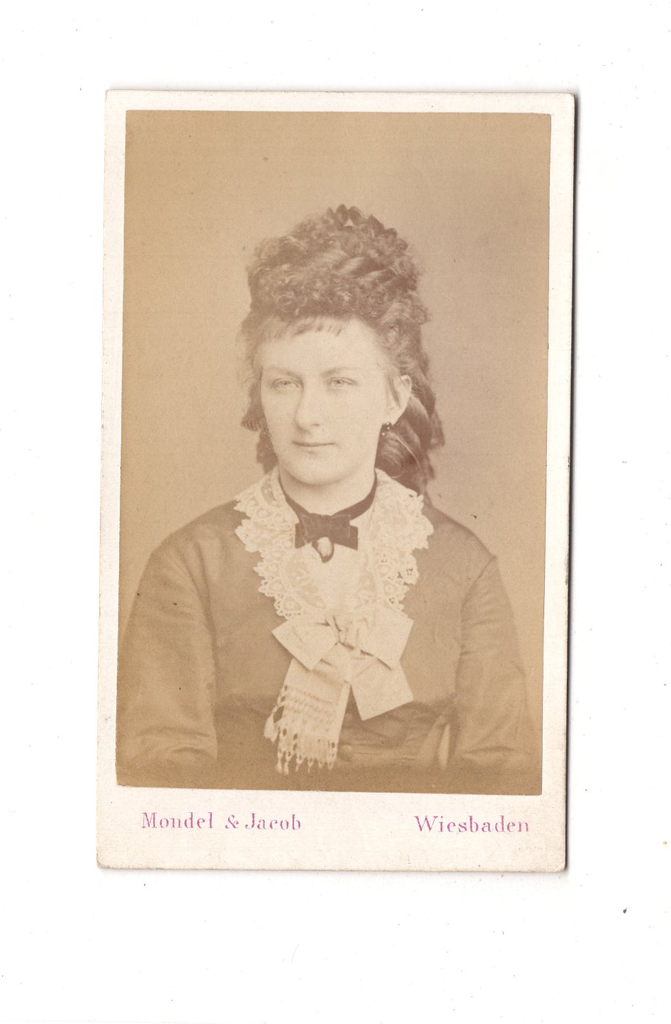 Fotografie Damenportrait - Wiesbaden 1870er / CDV C1-17