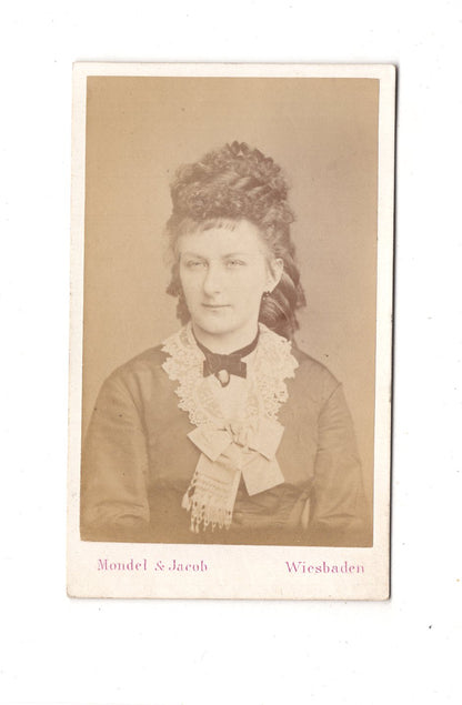 Fotografie Damenportrait - Wiesbaden 1870er / CDV C1-17