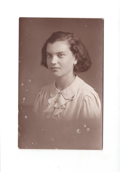 Ansichtskarte Damenportrait / Junge Frau