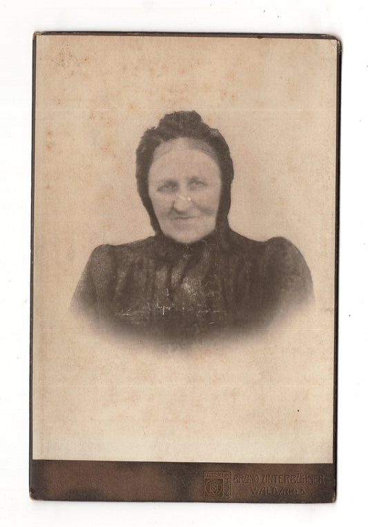 Fotografie Ältere Dame - Wald im Rheinland 1900er