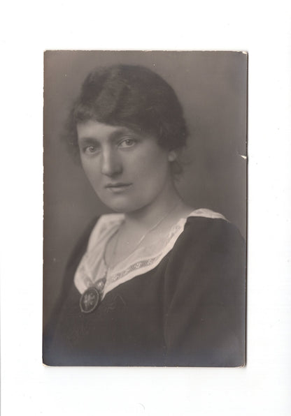 Ansichtskarte Damenportrait / Junge Frau