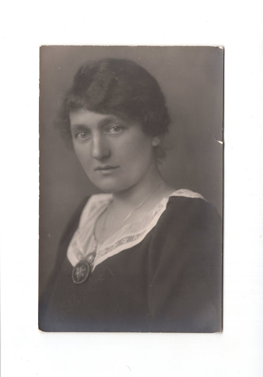 Ansichtskarte Damenportrait / Junge Frau