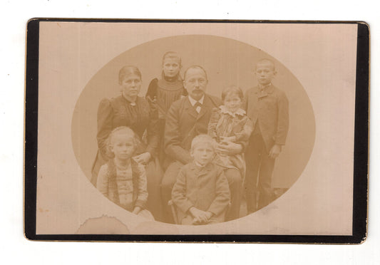 Fotografie Schönes Familienbild - unbekannter Ort 1880er