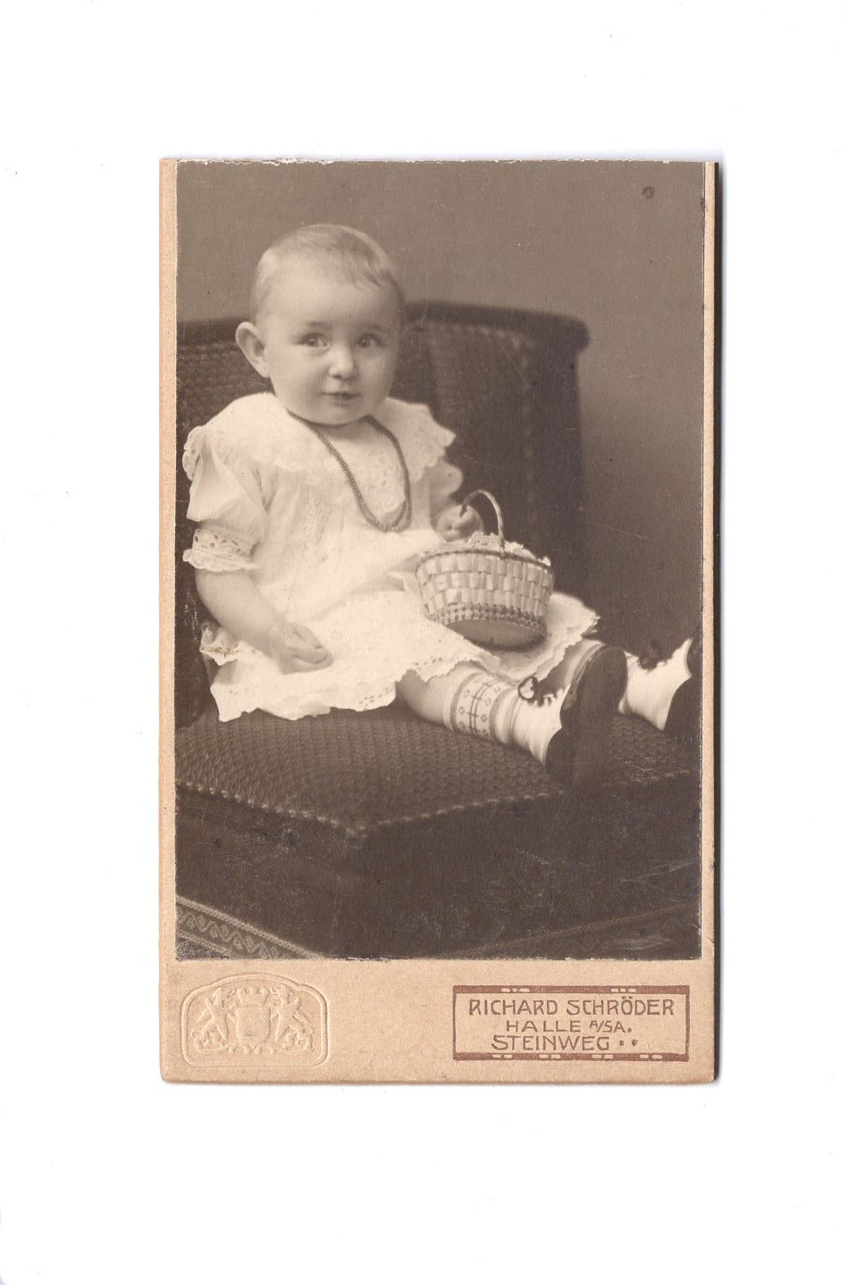 Fotografie Niedliches kleines Mädchen - Halle 1900er