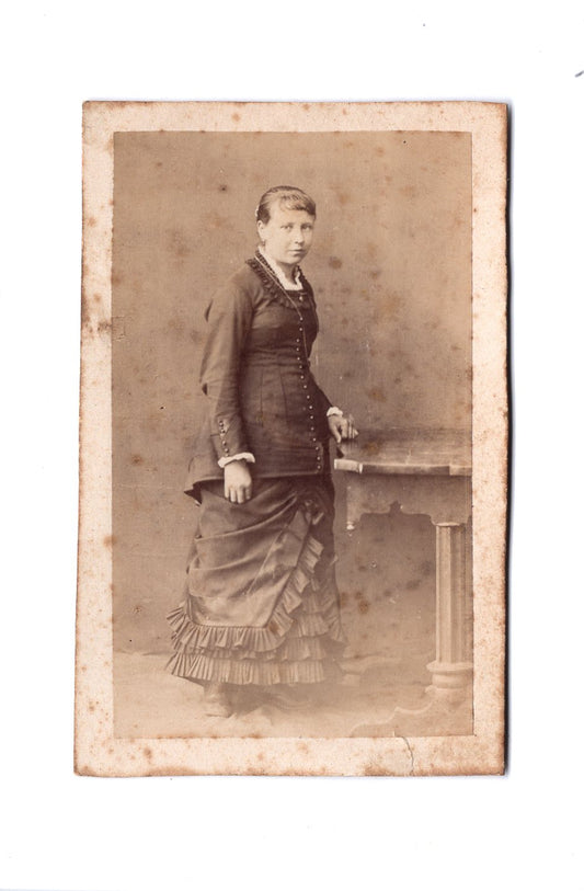 Fotografie Feine Dame - unbekannter Ort um 1870