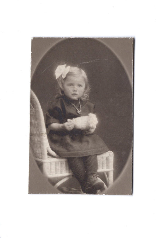 Fotografie Niedliches kleines Mädchen - unbekannter Ort 1900er