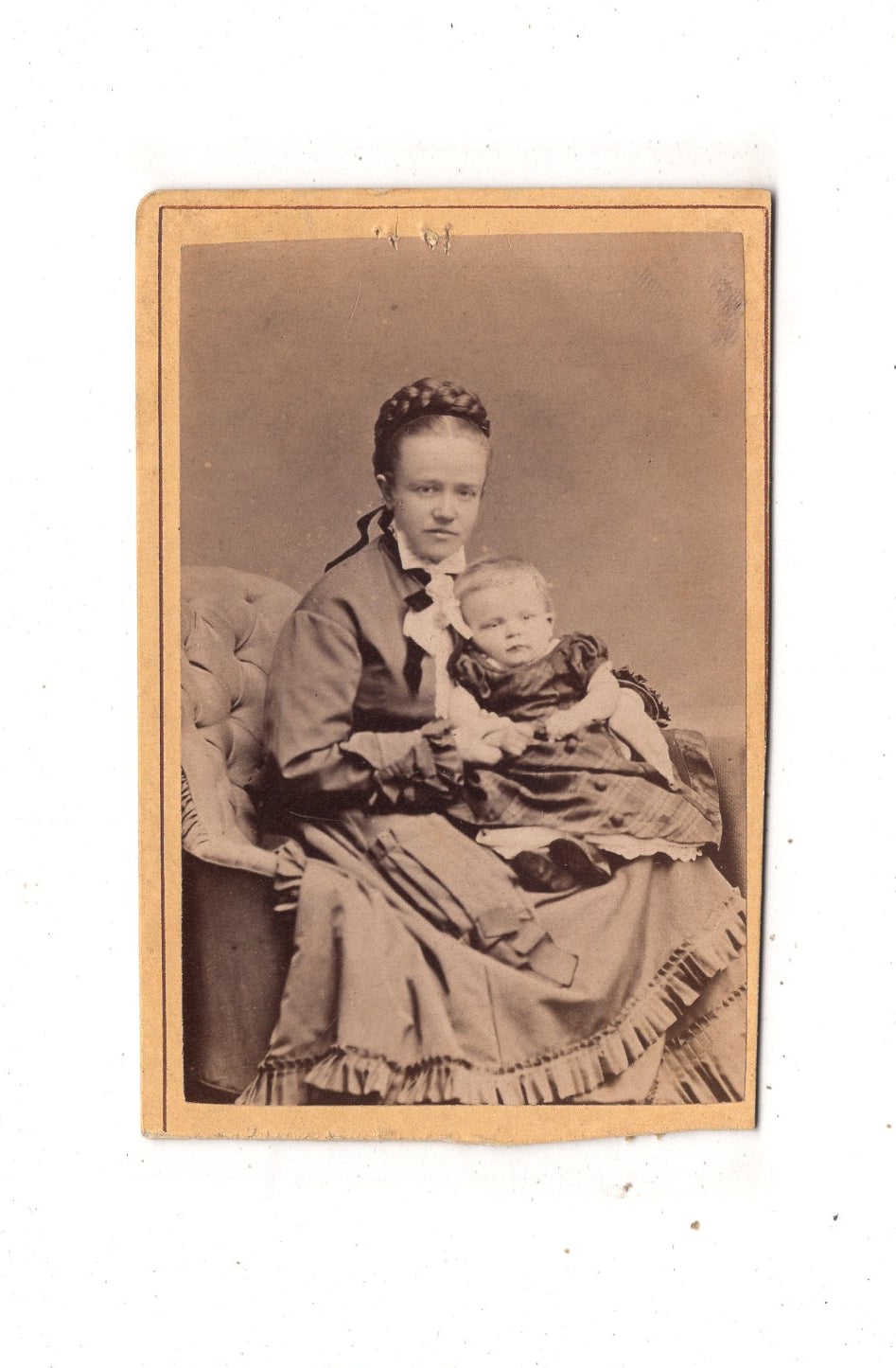 Fotografie Feine Dame mit kleinem Kind - Oldenburg 1870er
