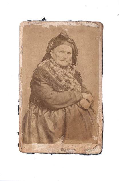 Fotografie Ältere Frau in Tracht / Barbara Biedermann - unbekannter Ort 1870er