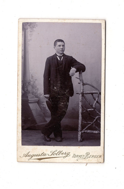 Fotografie Feiner Junge - Bergen / Norwegen 1890er / CDV N1-03