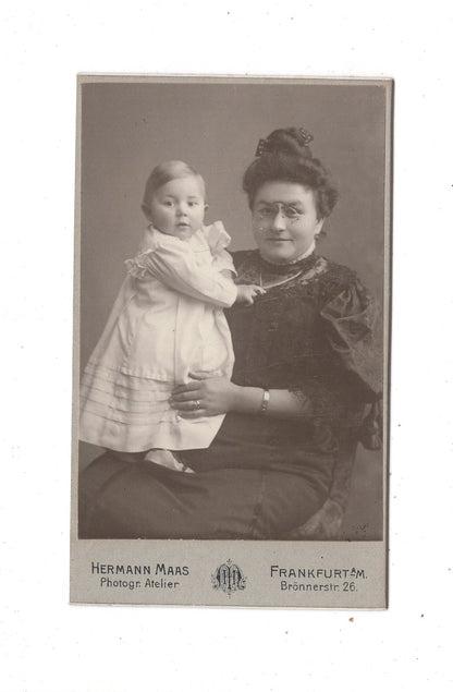 Fotografie Feine Dame mit kleinem Kind - Frankfurt Main 1908