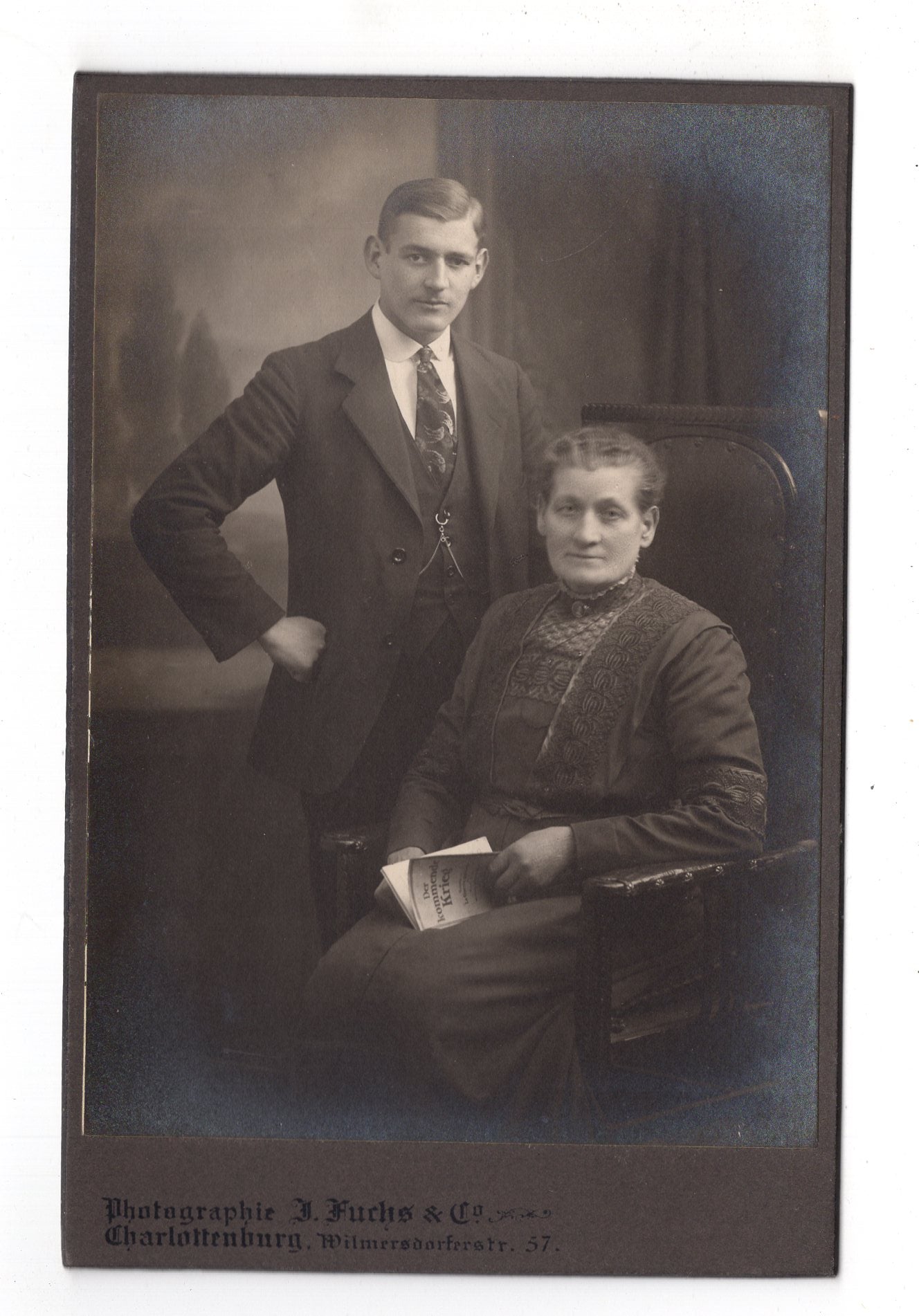 Fotografie Ältere Dame und junger Mann - Charlottenburg um 1910 / CAB X-29