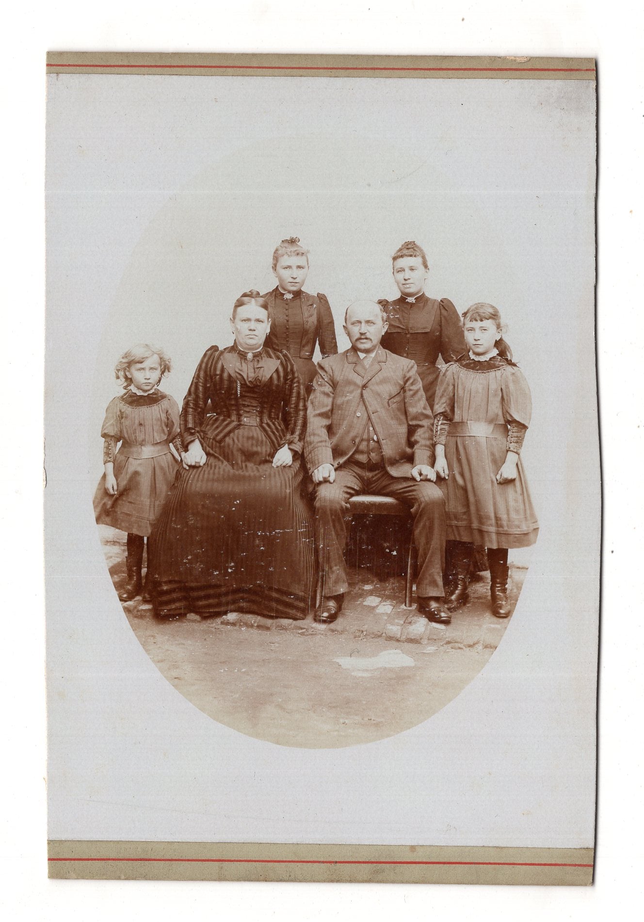 Fotografie Schönes Familienbild - unbekannter Ort 1890er