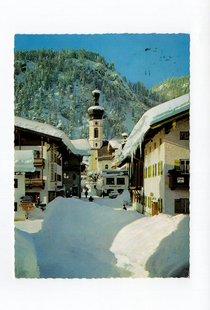 Ansichtskarte Reit im Winkl / Dorfpartie mit Hausberg