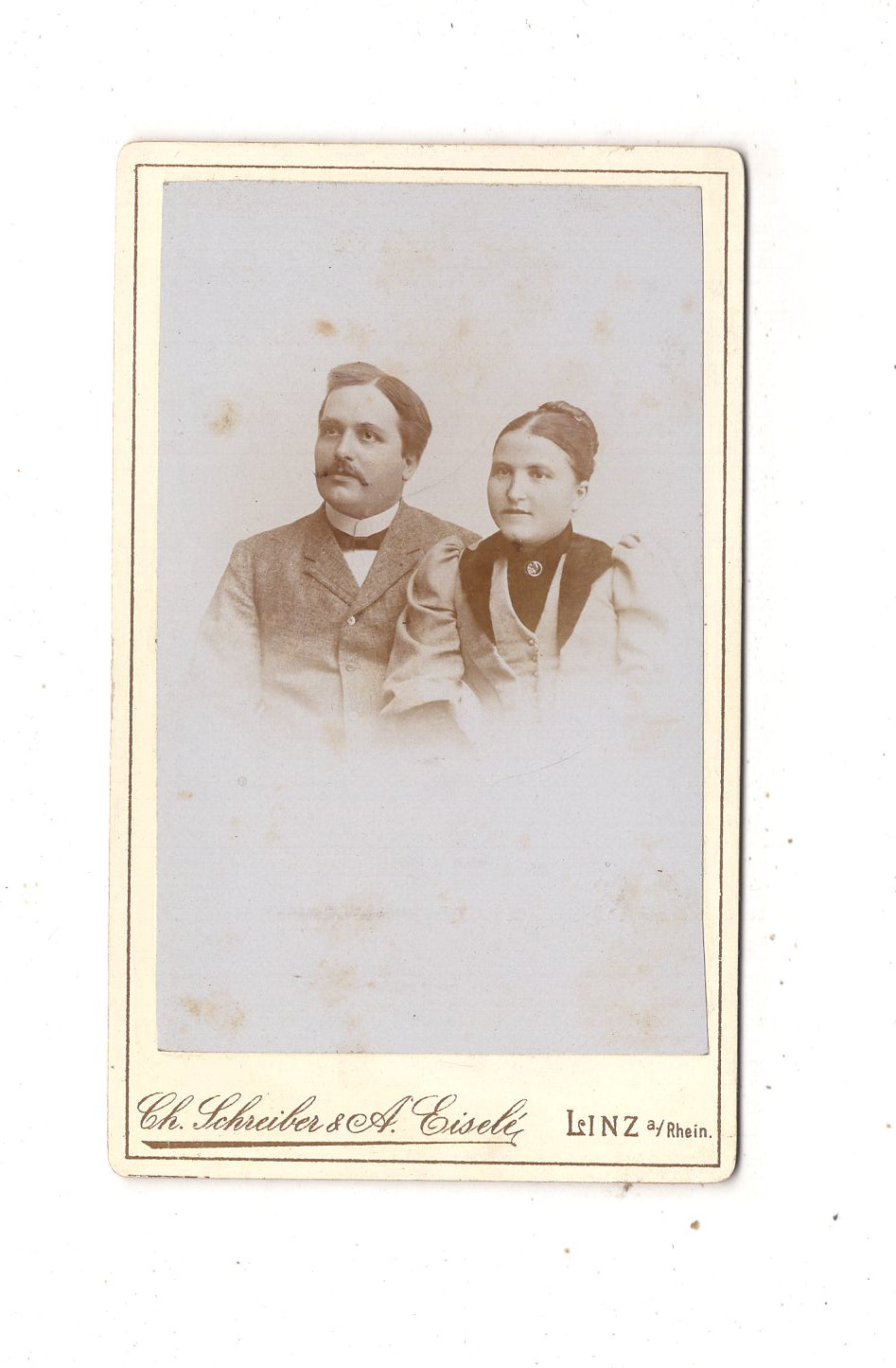 Fotografie Feines Paar - Linz am Rhein 1890er