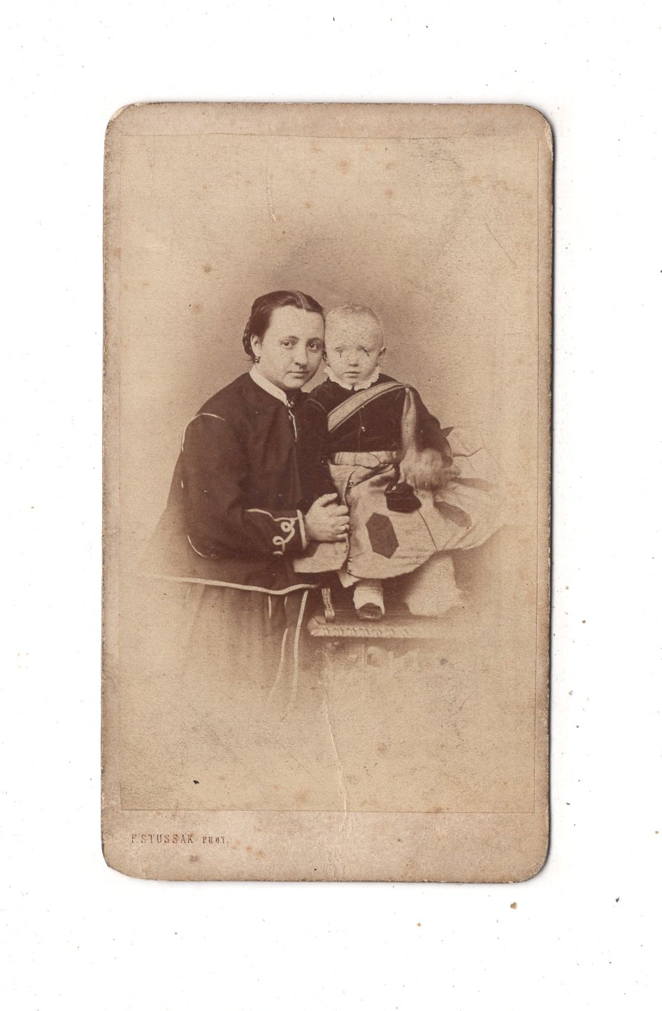 Fotografie Feine Dame mit kleinem Kind - Prag 1860er