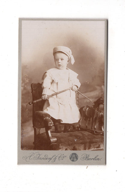 Fotografie Niedlicher kleiner Junge - Berlin um 1900 / CDV M1-21