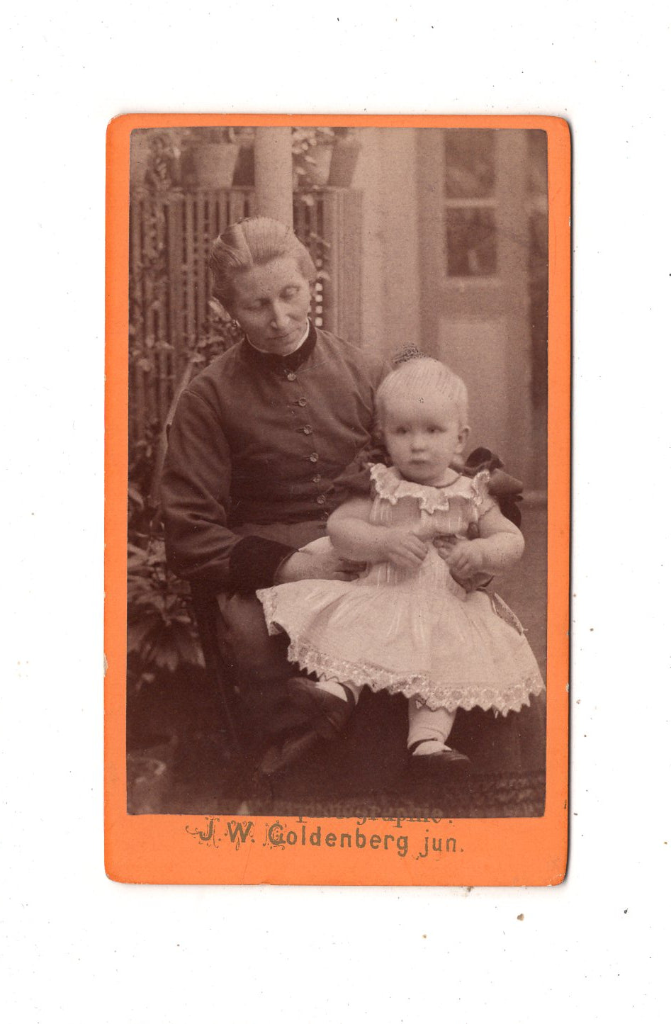 Fotografie Feine Dame mit kleinem Jungen / benannt - unbekannter Ort 1889