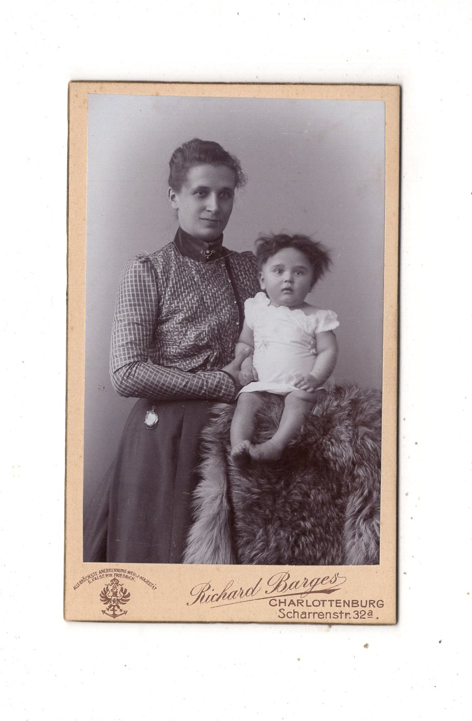 Fotografie Feine Dame mit kleinem Kind - Charlottenburg 1890er