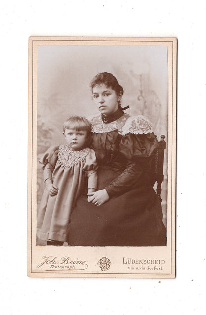 Fotografie Feine Dame mit kleinem Kind - Lüdenscheid 1890er