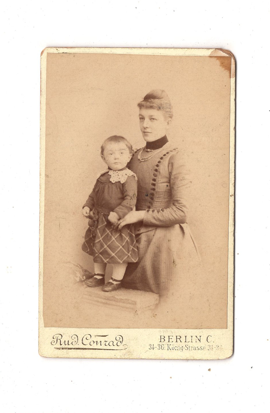 Fotografie Feine Dame mit kleinem Kind - Berlin um 1890