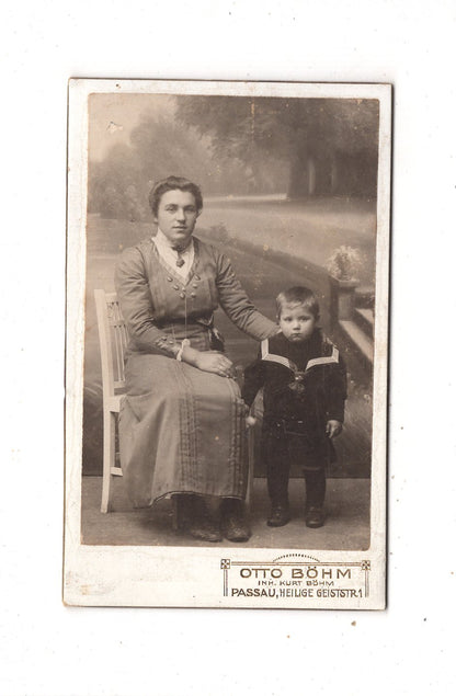 Fotografie Feine Dame mit kleinem Jungen - Passau 1900er