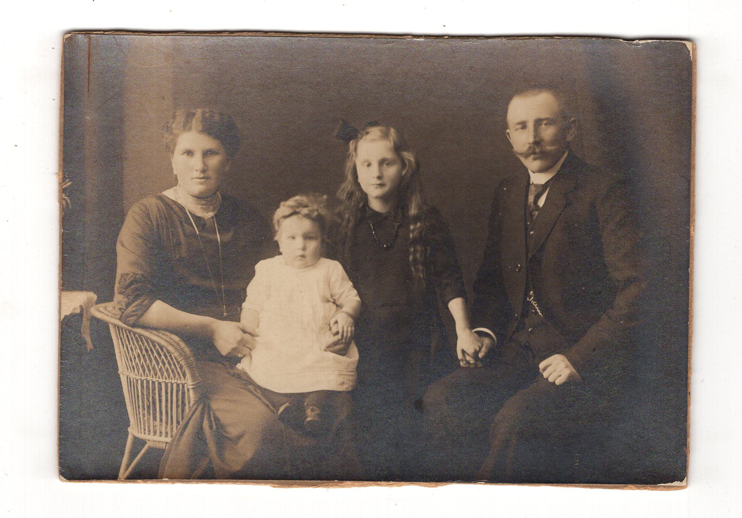 Fotografie Schönes Familienbild - unbekannter Ort 1910er