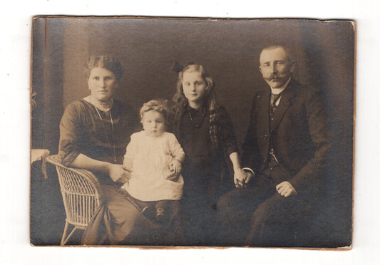 Fotografie Schönes Familienbild - unbekannter Ort 1910er