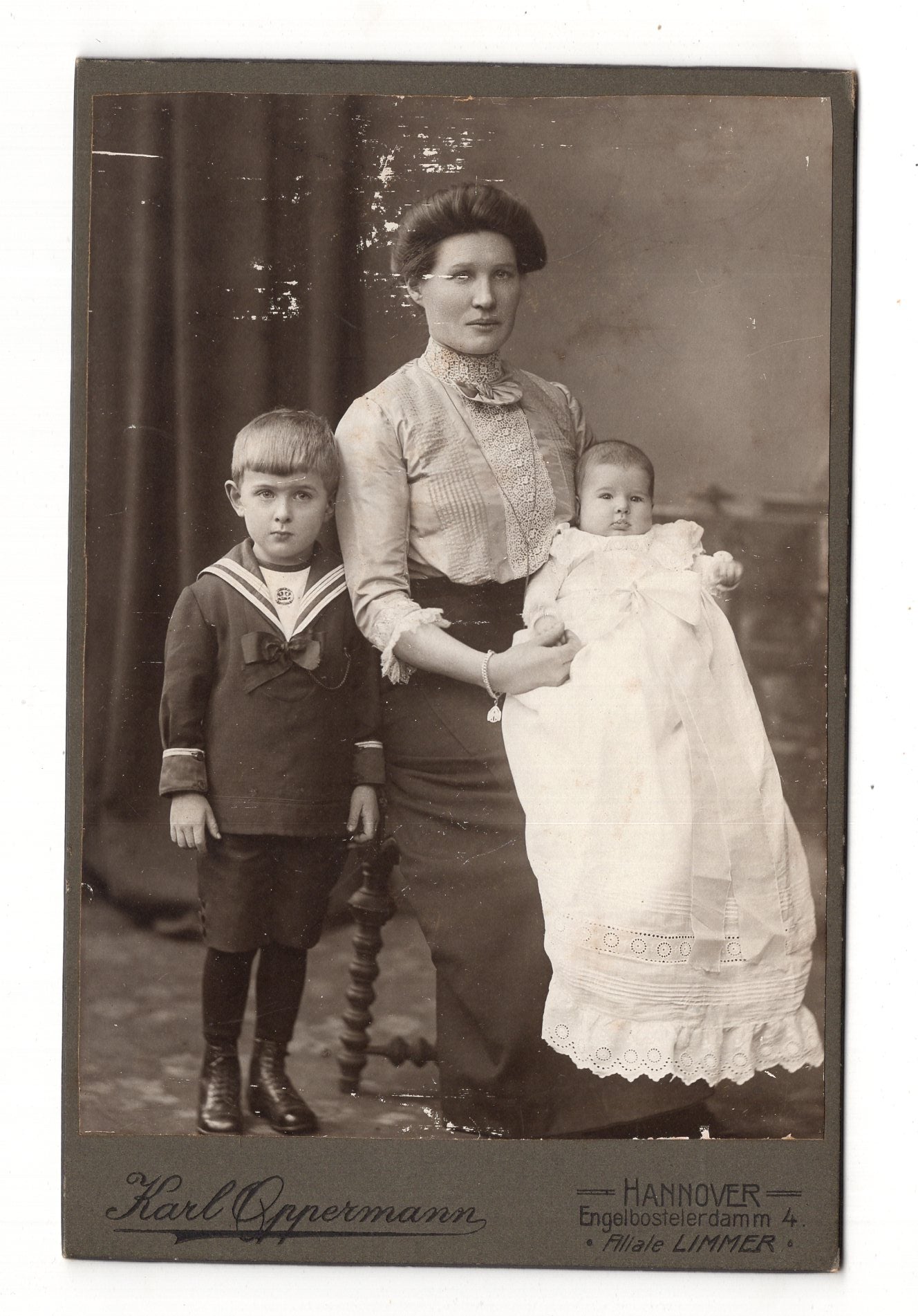 Fotografie Feine Dame mit kleinem Jungen und Baby - Hannover um 1910