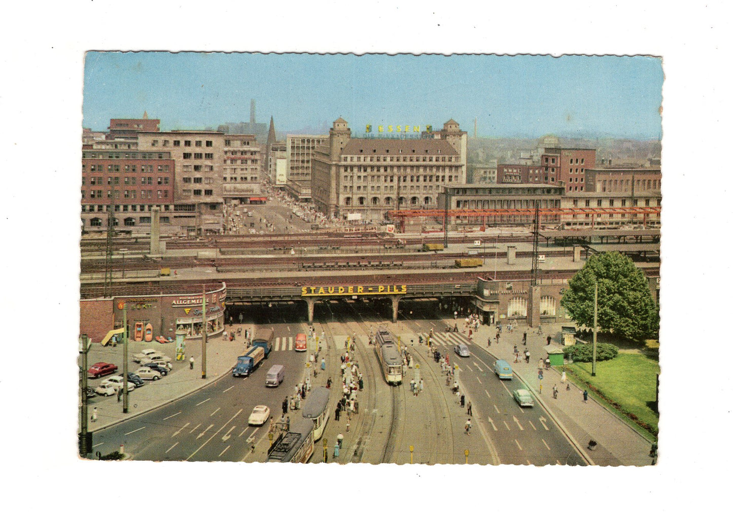Ansichtskarte Essen an der Ruhr / Freiheit mit Bahnhofsvorplatz
