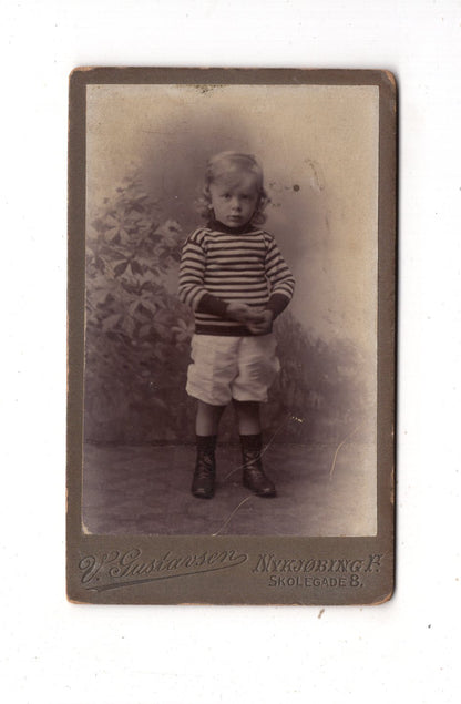 Fotografie Niedlicher kleiner Junge - Nykobing Falster 1900er / CDV M1-21
