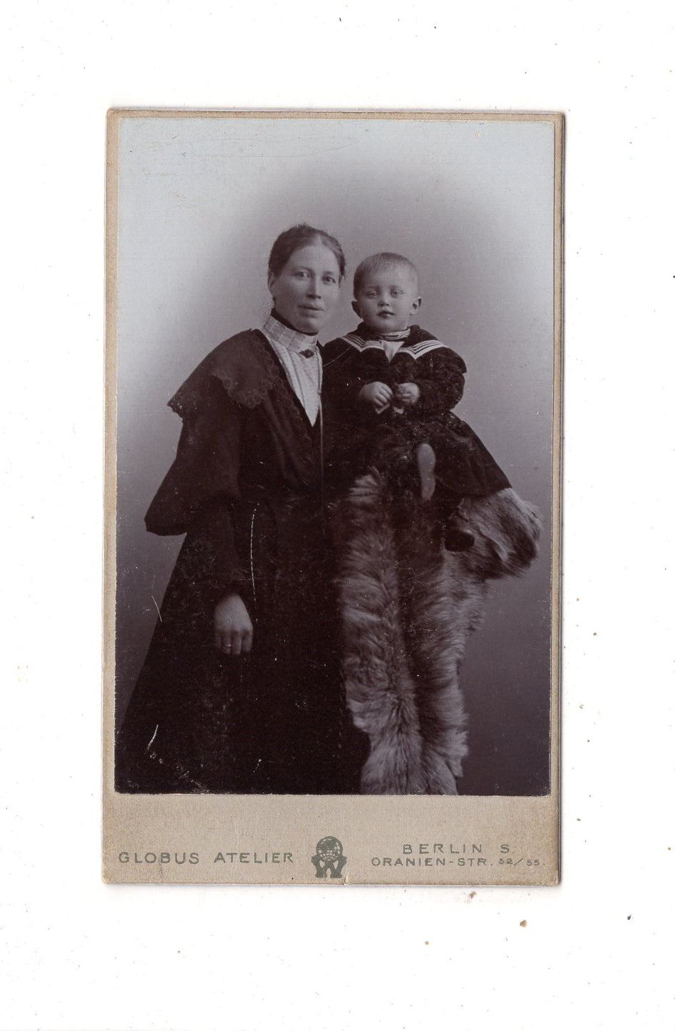 Fotografie Feine Dame mit kleinem Jungen - Berlin um 1900