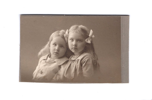 Fotografie Niedliche kleine Mädchen - unbekannter Ort um 1910