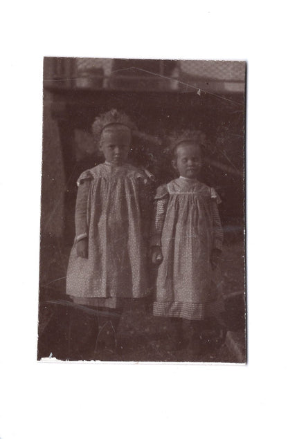 Fotografie Niedliche kleine Mädchen - unbekannter Ort 1910er