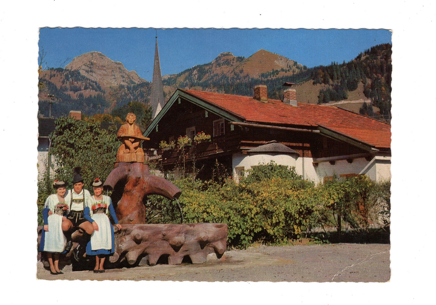 Ansichtskarte Bayrischzell / Oberbayern / Trachten am Dorfbrunnen