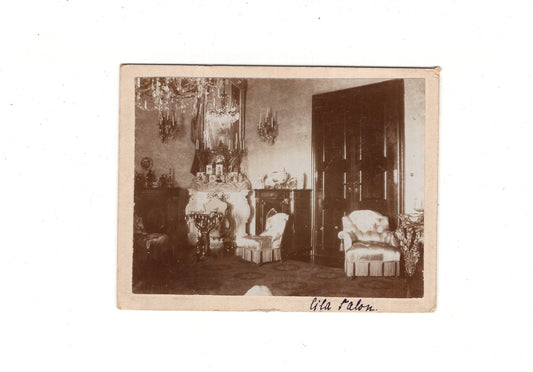 Fotografie Historische Gebäudeansicht / Lila Salon