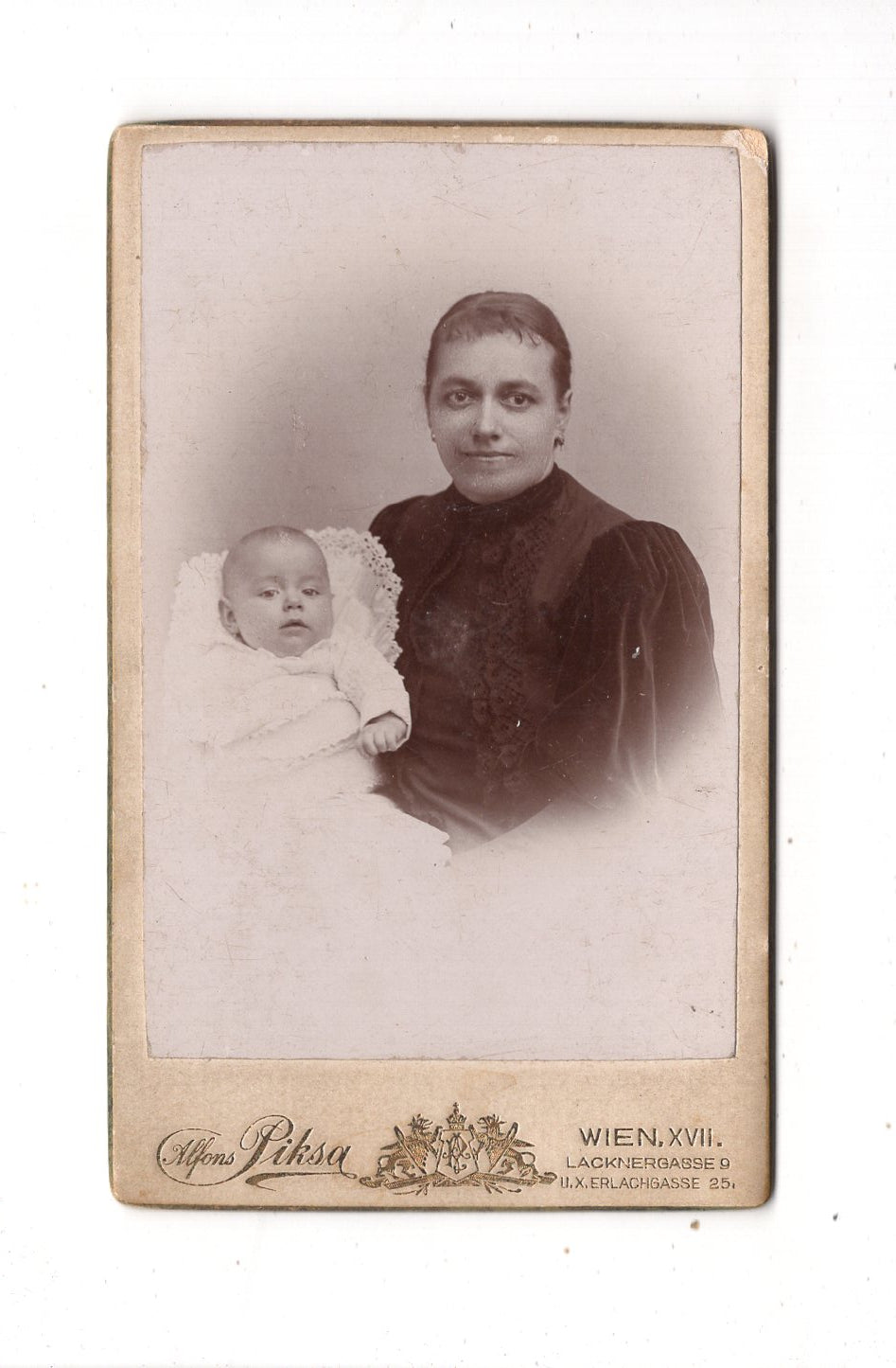 Fotografie Feine Dame mit Baby - Wien 1890er