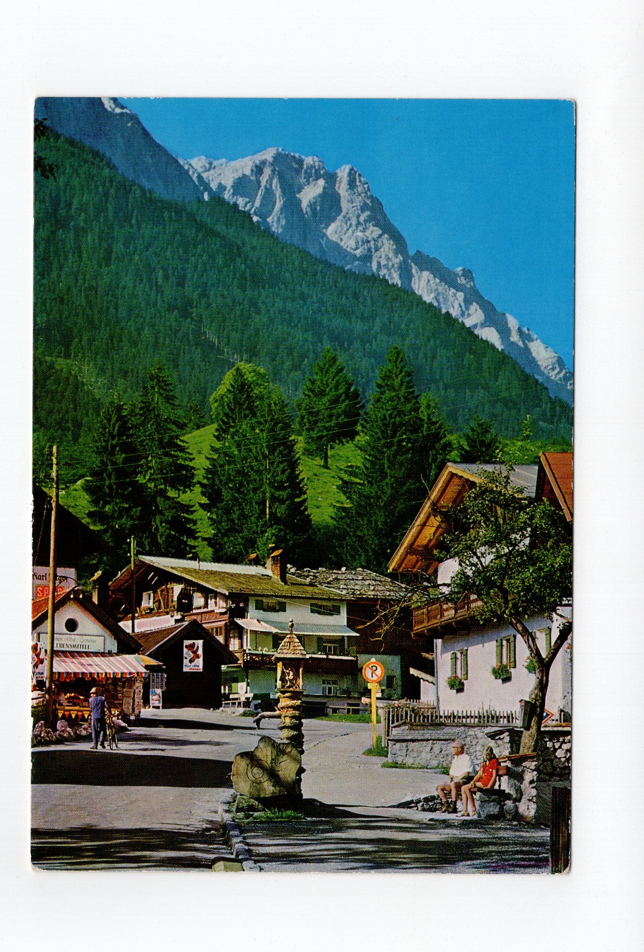 Ansichtskarte Grainau / Dorfplatz mit Zugspitze