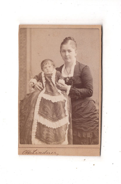 Fotografie Feine Dame mit Baby - Berlin / Eberswalde 1884