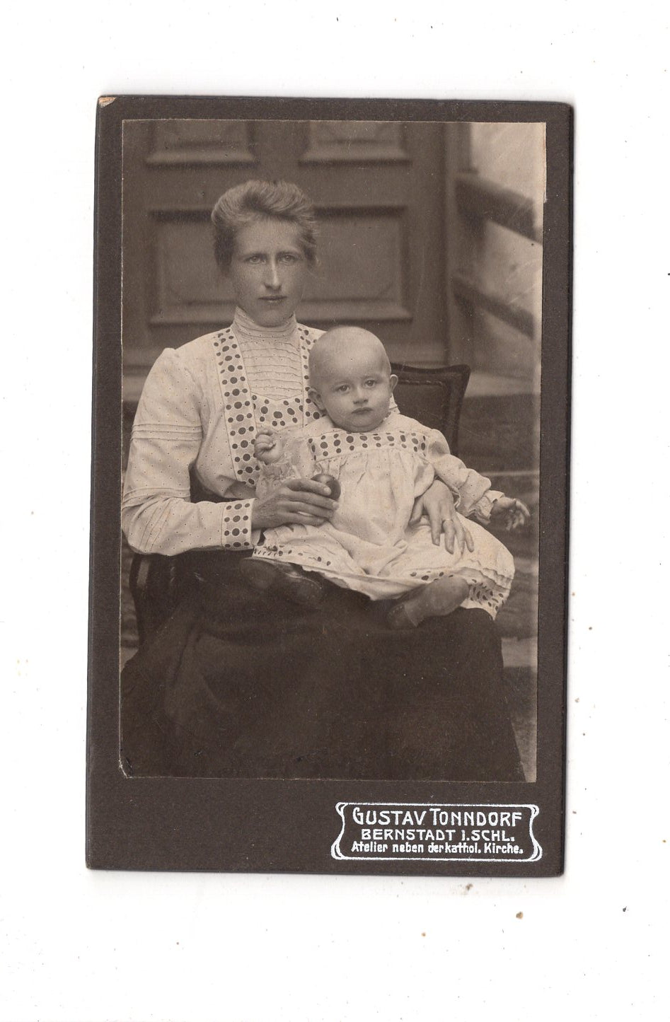 Fotografie Feine Dame mit Baby - Bernstadt in Schlesien / Bierutów um 1910