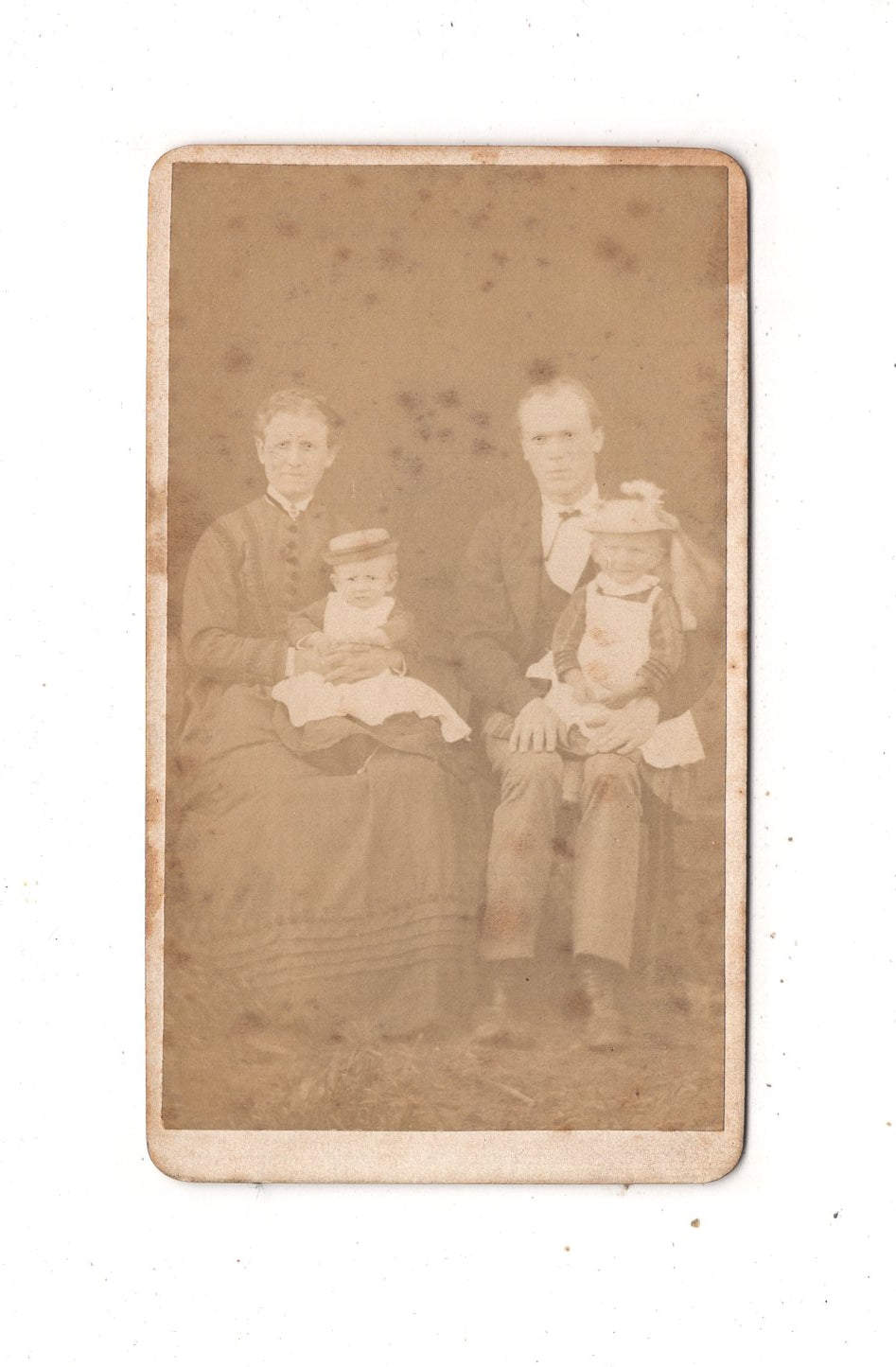 Fotografie Schönes Familienbild - unbekannter Ort um 1870