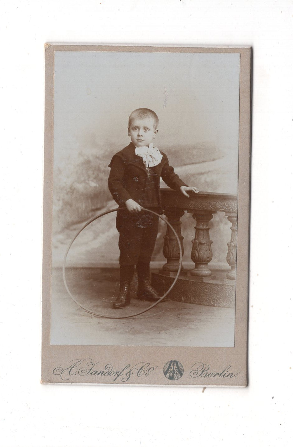Fotografie Niedlicher kleiner Junge - Berlin 1890er / CDV M1-22