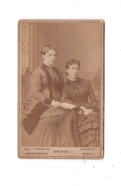 Fotografie Feine Damen - Bremen - Hannover - Dessau 1880er